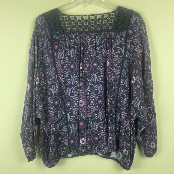 NWT Bloomfield Surplice Oversized Fabric and Lace Top Elastic at Waist Sz Medium - Picture 9 of 10